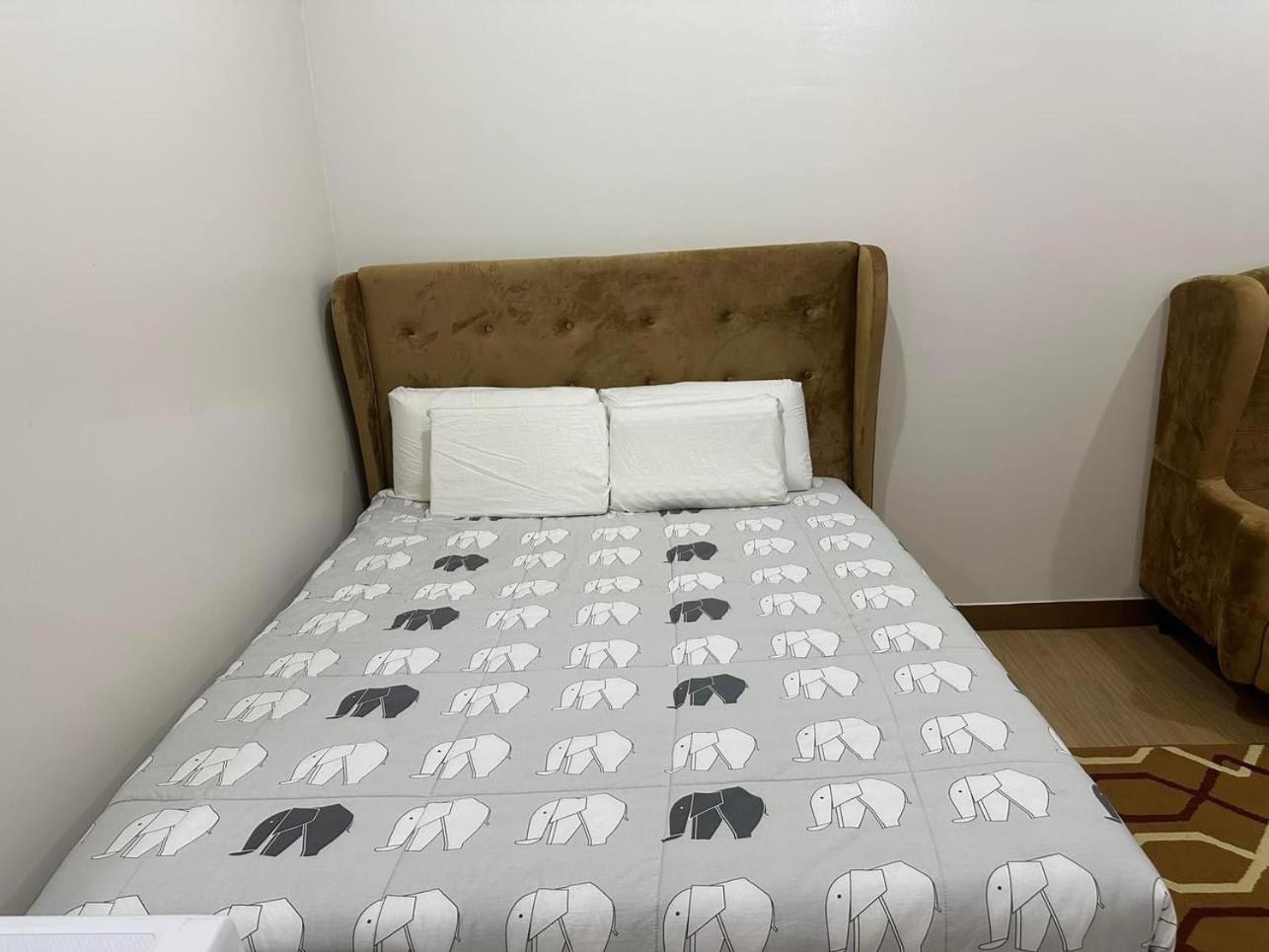 Starlight Suites Trece Martires Bagian luar foto