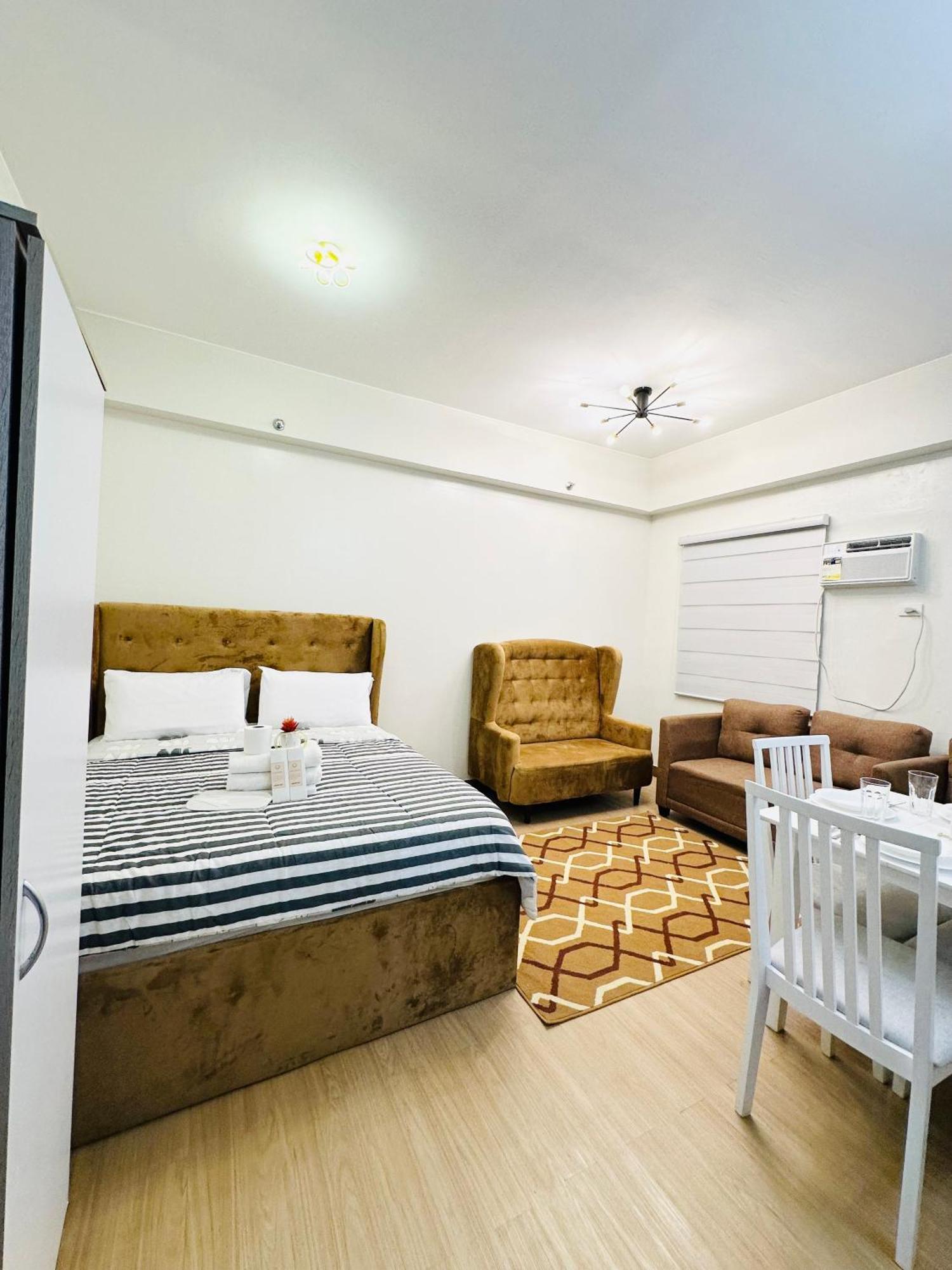 Starlight Suites Trece Martires Bagian luar foto
