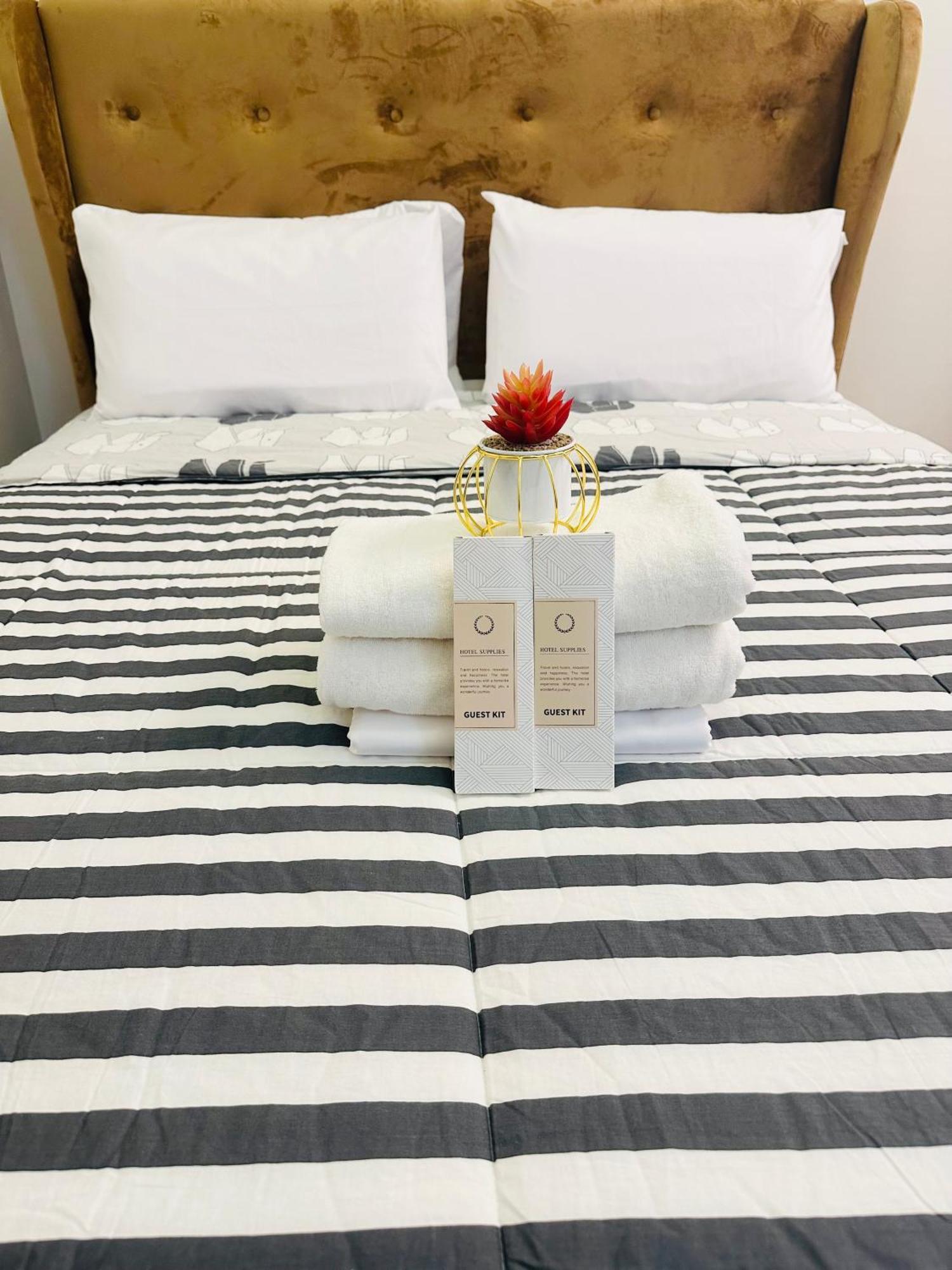 Starlight Suites Trece Martires Bagian luar foto