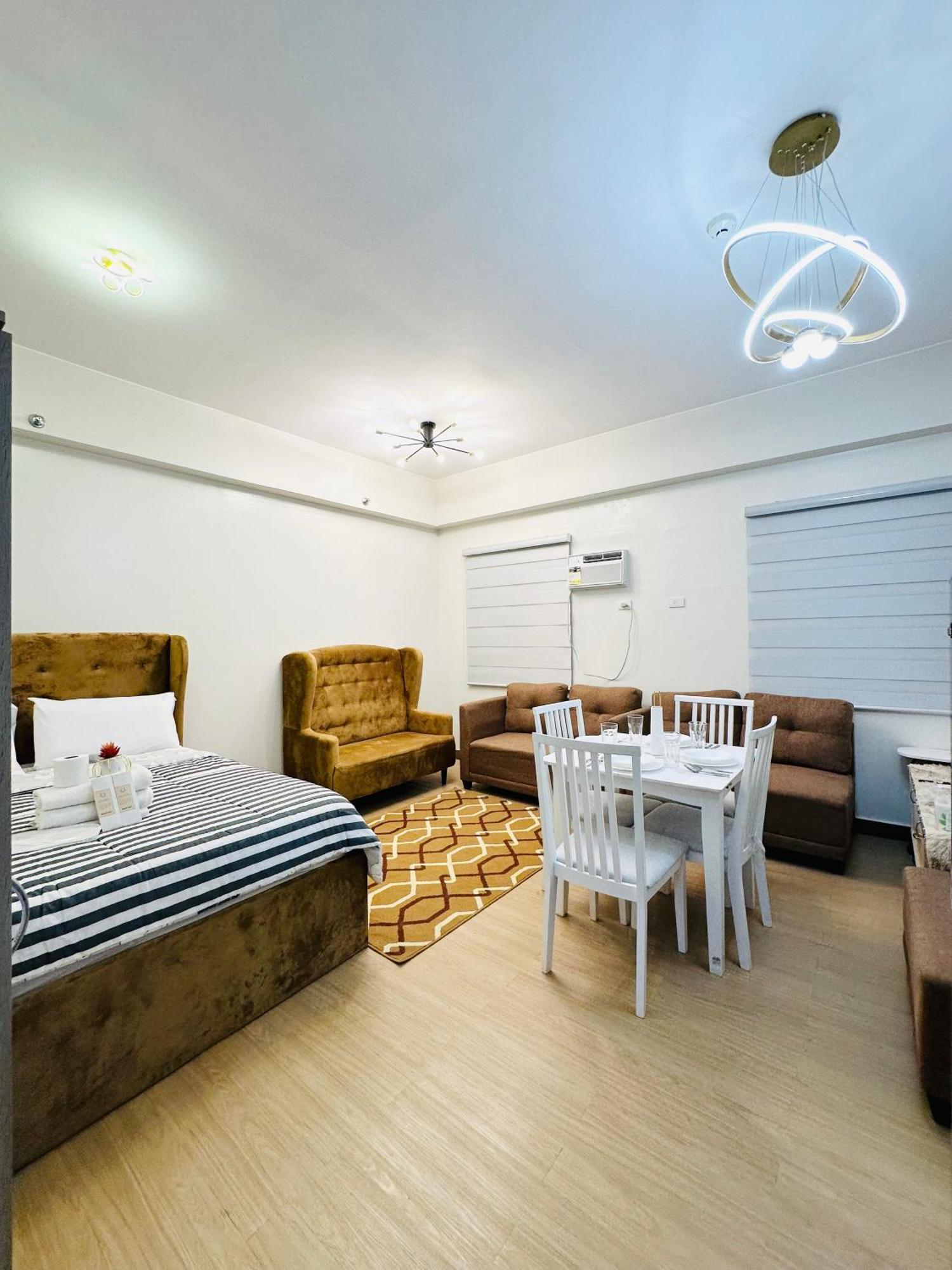 Starlight Suites Trece Martires Bagian luar foto