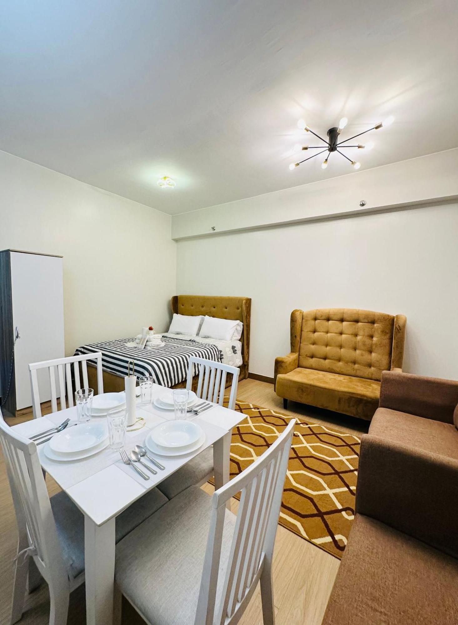 Starlight Suites Trece Martires Bagian luar foto