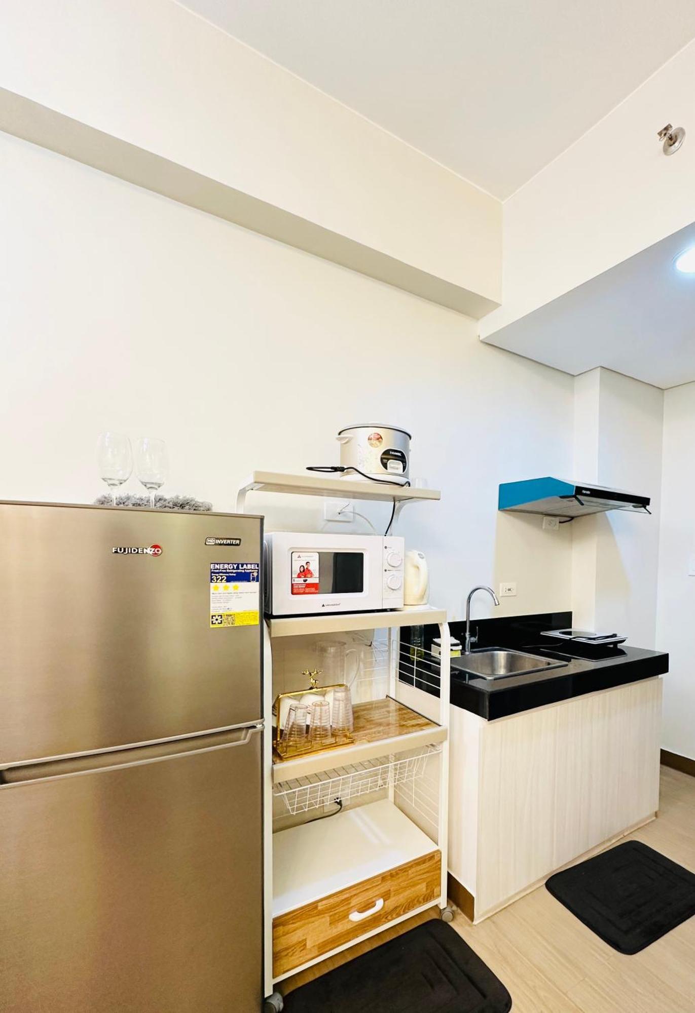 Starlight Suites Trece Martires Bagian luar foto