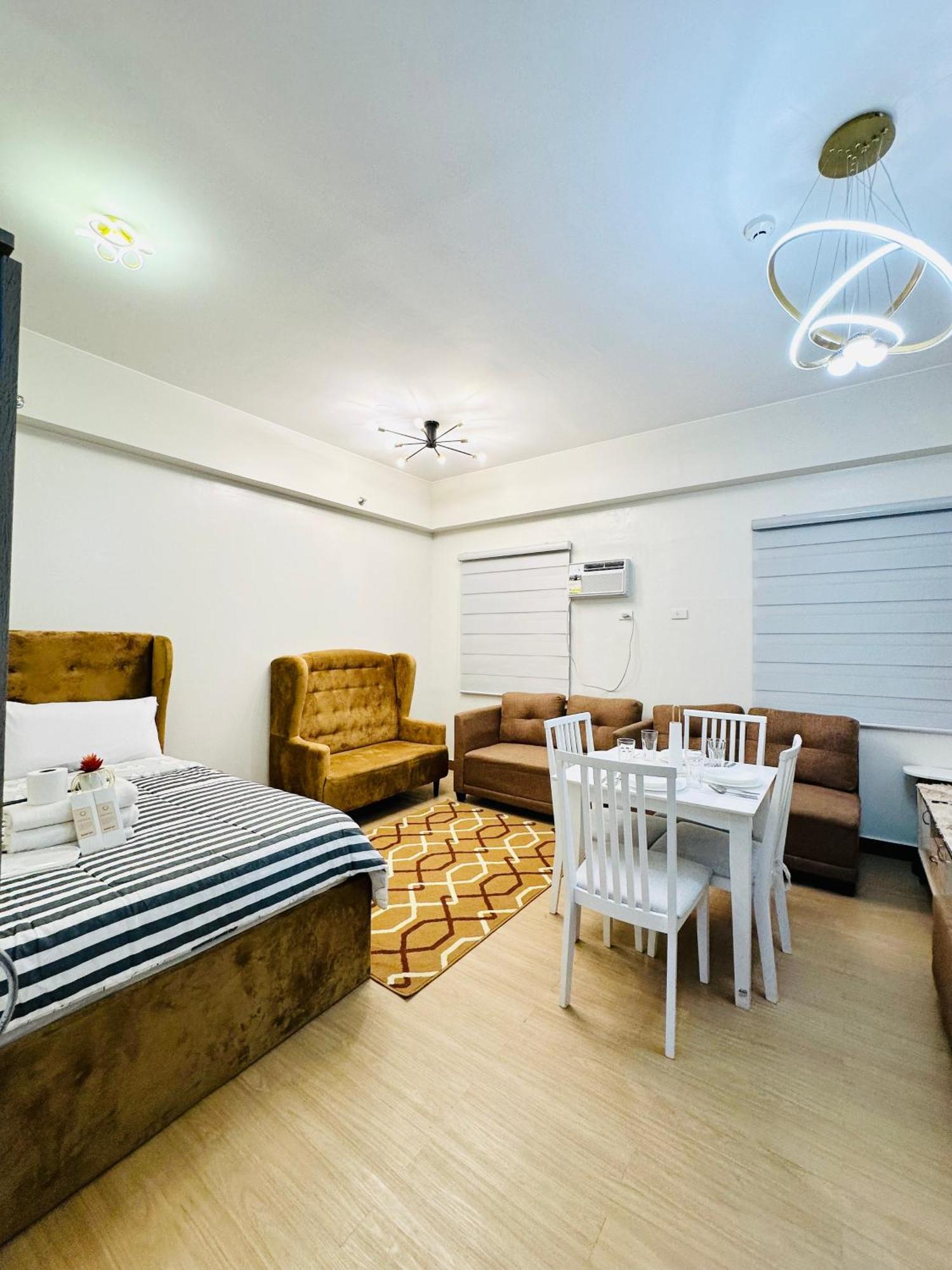 Starlight Suites Trece Martires Bagian luar foto