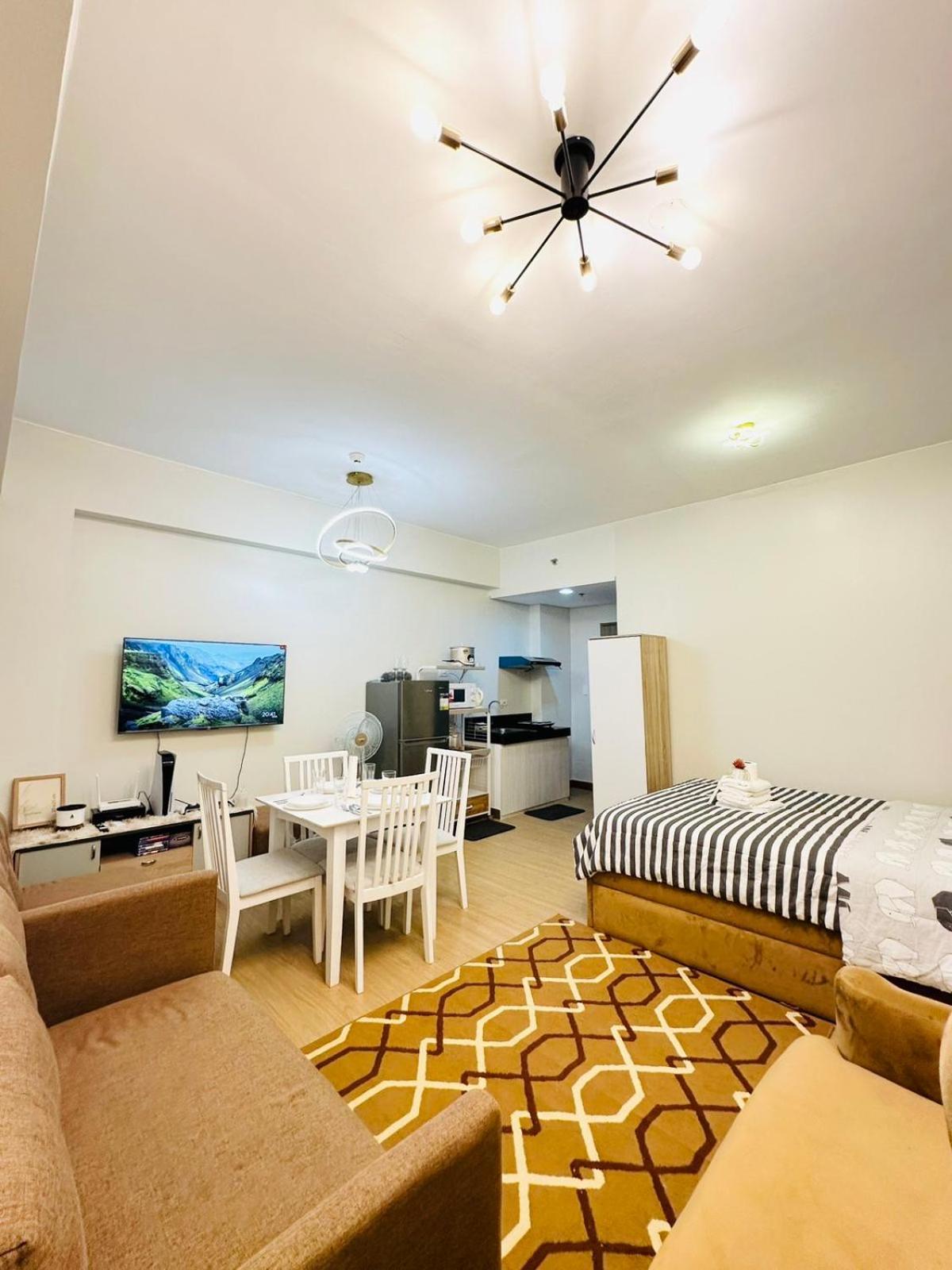 Starlight Suites Trece Martires Bagian luar foto